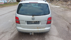 Volkswagen Touran 2.0d 100kw Varuosad (4 foto / 4)