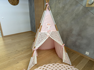 Roosa vaip ja Tipi telk (2 foto / 3)