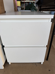 Продается прикроватная тумбочка Ikea Malm (1 фото из 2)