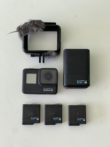 GOPRO HERO 7 BLACK + 3 AKUT + LAADIJA (2 foto / 2)