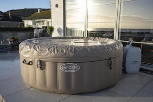 Bestway LAY-Z-SPA Palm Springs AirJet - bassein-mullivann (3 foto / 10)