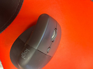 NB!Logitech Lift Vertical Ergonomic Mouse - Juhtmevaba hiir (4 foto / 5)