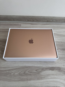 MacBook Air 13” Apple M1 (3 foto / 4)