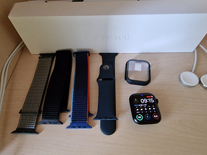 Apple Watch Series 7 GPS, 45mm Midnight (1 foto / 2)