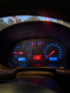 Продается Volkswagen Golf IV (7 фото из 7)