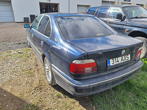 BMW 523I (2 фото из 5)