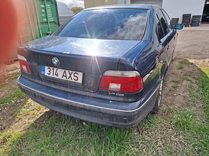 BMW 523I (3 фото из 5)