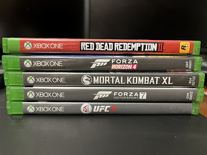 Xbox one x 1tb, kaks pulti, 5 mängu, charging dock (2 foto / 2)