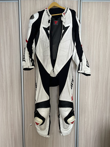 Dainese Laguna Seca 1-osaline sõidukombe 54 (2 foto / 4)