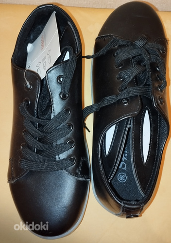 Новые кроссовки – с ушками (фото #1)