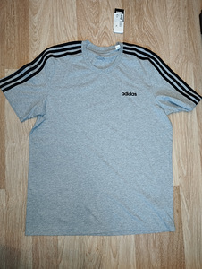 Universaalne uus adidas T-särk suurus XL (1 foto / 4)