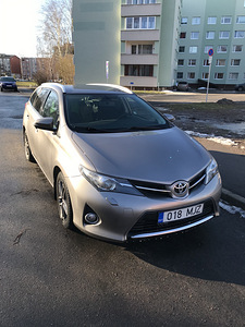 Toyota auris 2014 (5 foto / 12)