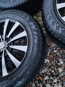 Зимние шины Pirelli R15 на литых дисках 5×114.3 5*114.3 (3 фото из 4)