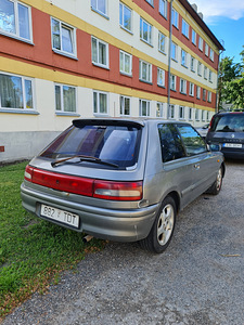 Mazda 323 1.6 (3 фото из 5)