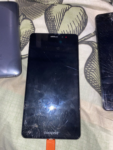 Müüa 4 telefoni varuosadeks (2 foto / 8)