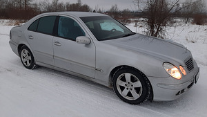 Mercedes-Benz E270 (4 foto / 9)