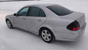 Mercedes-Benz E270 (6 foto / 9)