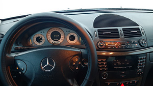 Mercedes-Benz E270 (9 foto / 9)
