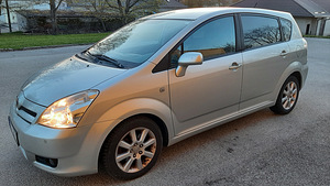 Toyota Corolla Verso (5 foto / 10)