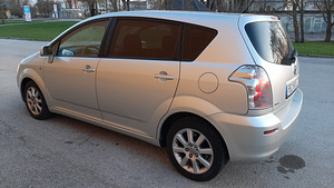 Toyota Corolla Verso (6 foto / 10)