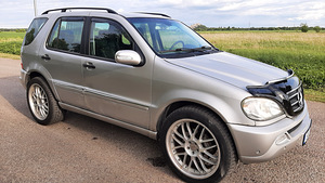 Mercedes-Benz ML270 (4 foto / 10)