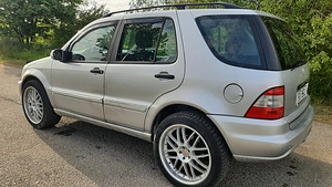 Mercedes-Benz ML270 (6 foto / 10)