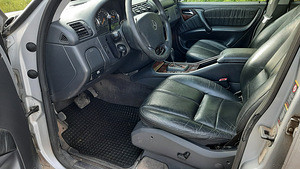 Mercedes-Benz ML270 (9 foto / 10)