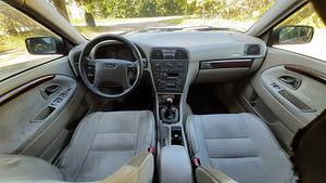 Volvo v40 (8 фото из 10)