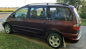 Ford Galaxy (2 фото из 9)