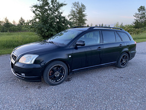 TOYOTA AVENSIS (4 foto / 10)