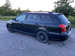 TOYOTA AVENSIS (5 foto / 10)