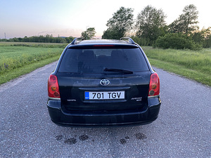 TOYOTA AVENSIS (6 foto / 10)