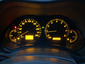 TOYOTA AVENSIS (8 foto / 10)