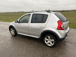 DACIA SANDERO (4 фото из 10)