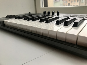 Midi keyboard Nektar Impact LX25+ (2 foto / 5)