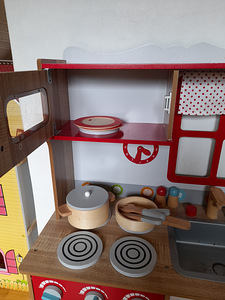 Игрушечная кухня (2 фото из 3)