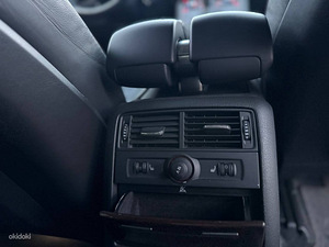 Audi A8 2008 рестайлинг (7 фото из 12)