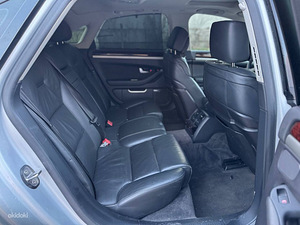Audi A8 2008 рестайлинг (8 фото из 12)