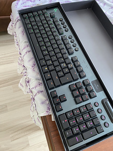 Клавиатура Logitech G915 LIGHTSPEED (4 фото из 4)