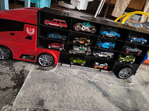 Hot Wheels rada ja autod (5 foto / 5)