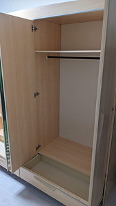 Riidekapp peegliga (3 foto / 3)