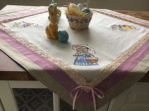 Lihavõttepühade laudlina tikandiga (2 foto / 8)