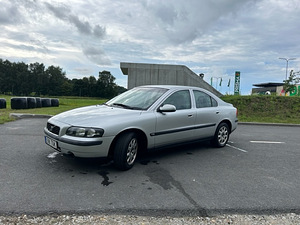 П: VOLVO S60 Бензин, Механика, 103Kw (4 фото из 10)