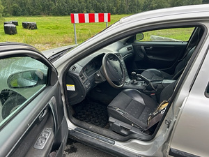 П: VOLVO S60 Бензин, Механика, 103Kw (8 фото из 10)