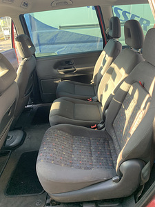 Volkswagen Sharan (8 foto / 12)