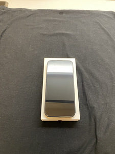 iPhone 15, black, 128GB + magsafe wallet (1 foto / 6)