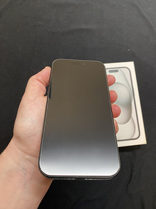 iPhone 15, black, 128GB + magsafe wallet (3 foto / 6)