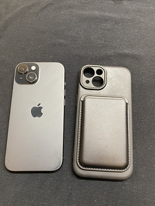 iPhone 15, black, 128GB + magsafe wallet (6 foto / 6)