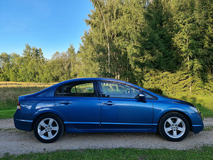 Honda Civic 1.8 103kW, 2008 (6 foto / 15)