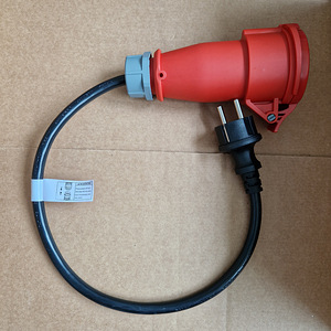 Adapter Schuko CEE punane pistik 1F 16A 0.5M (1 foto / 3)